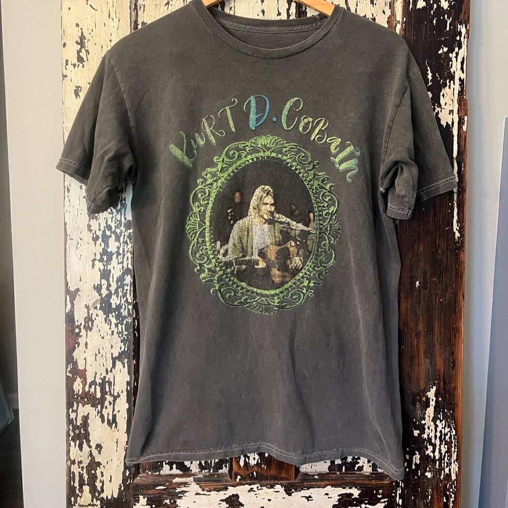 Kurt Cobain Nirvana Grunge Mineral Wash unisex size small T-shirt. MTV U…